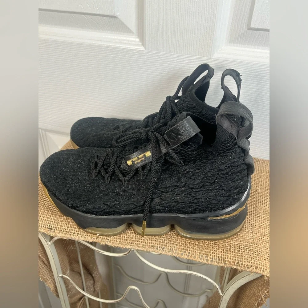 Nike lebron 15